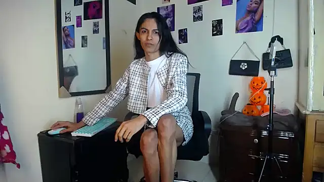 Aisha_hotts777 webcam show
