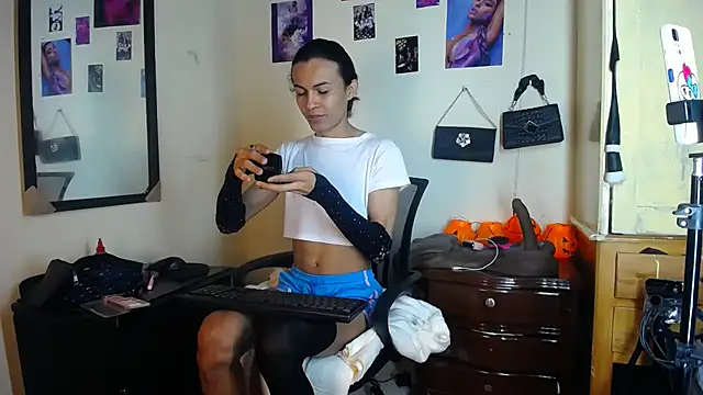 Aisha_hotts777's Webcam Show