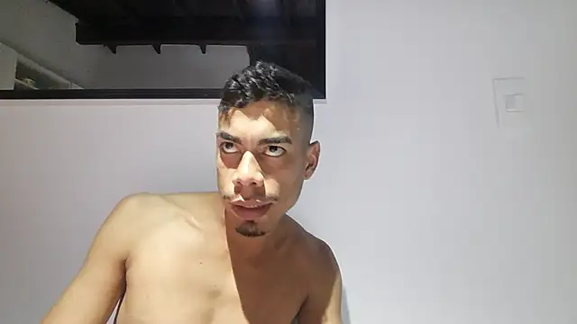 latinbigcrazy webcam show
