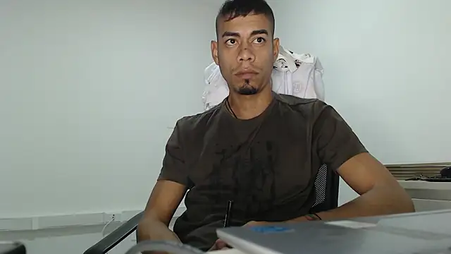latinbigcrazy Webcam-Show