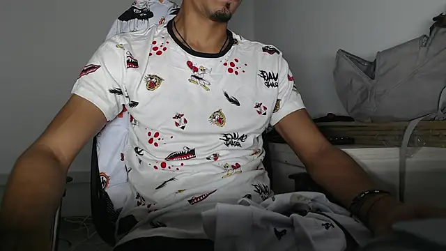 latinbigcrazy's Webcam Show