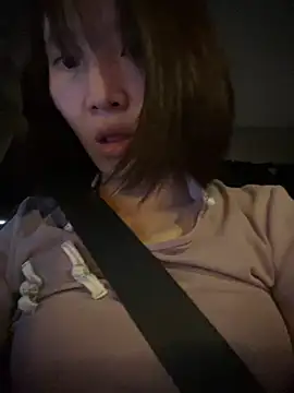 Show modela littleqiu na web-kameri