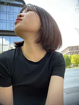 littleqiu Pertunjukan Webcam