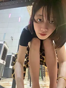 littleqiu Chat XXX in diretta