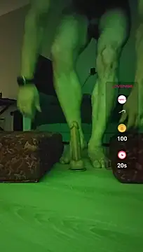 Webkamerová show BigCumMan666