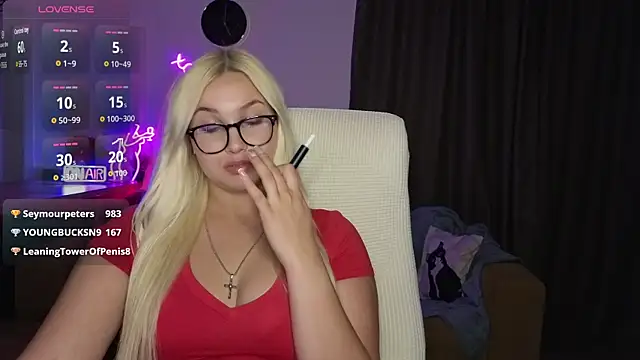 Show modela adrelaxina na web-kameri