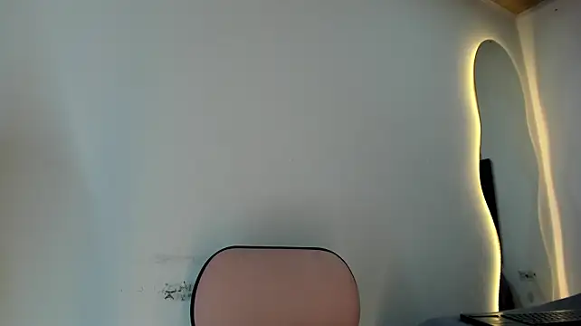 BustyGlow's Live XXX Chat