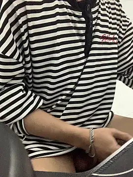 Nguyen07_x11 Show Webcam