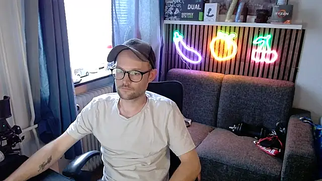 YourNaughtyLukas Webcamshow