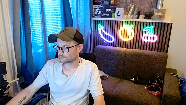 YourNaughtyLukas Webcam Show