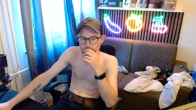 YourNaughtyLukas Webcamshow