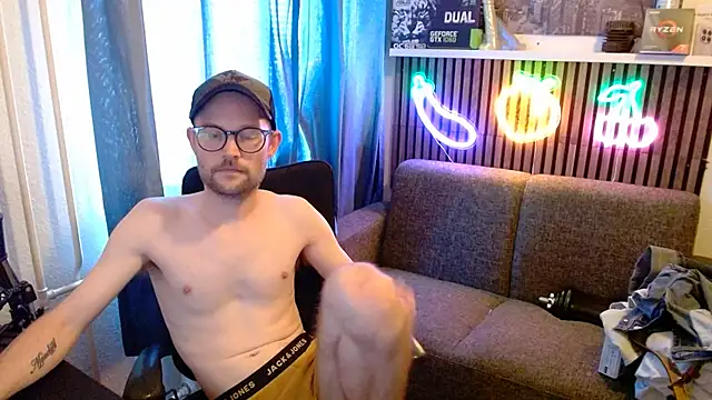 YourNaughtyLukas Webcamshow