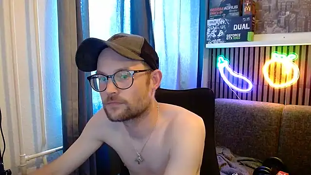 YourNaughtyLukas webcam show