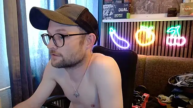 YourNaughtyLukas webcam show