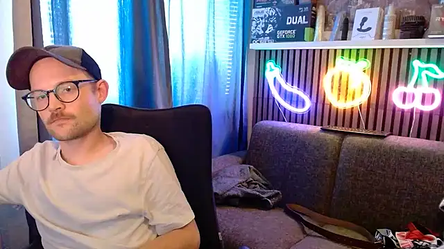 YourNaughtyLukas Webcam Show