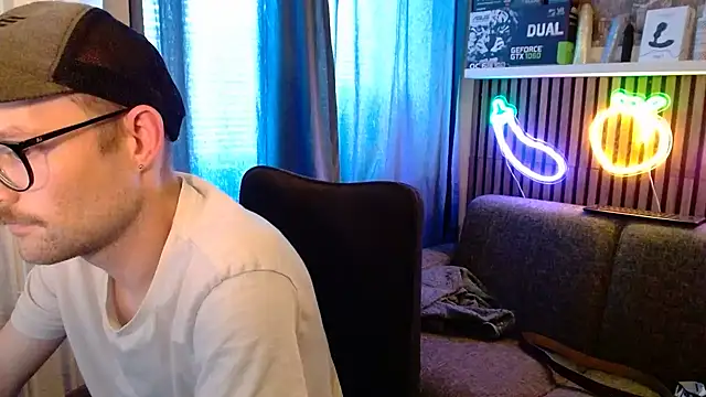 YourNaughtyLukas Webcam Show