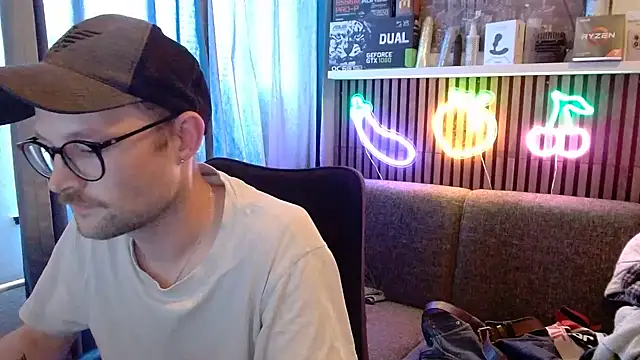 YourNaughtyLukas Webcamshow