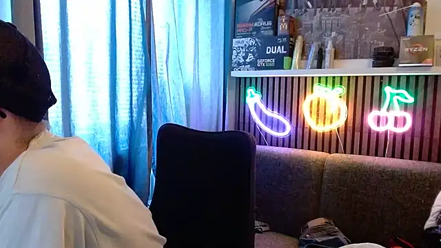 YourNaughtyLukas webcam show