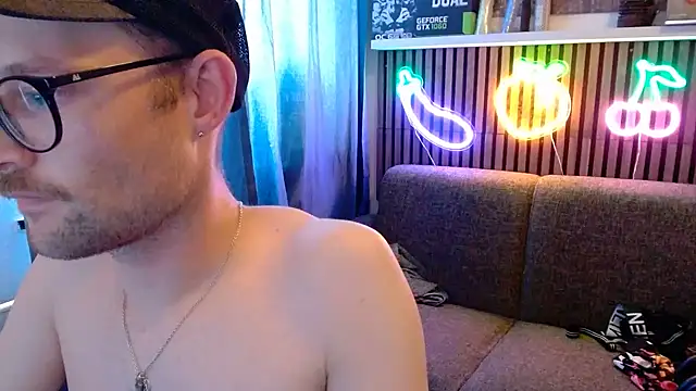 YourNaughtyLukas Webcam Show
