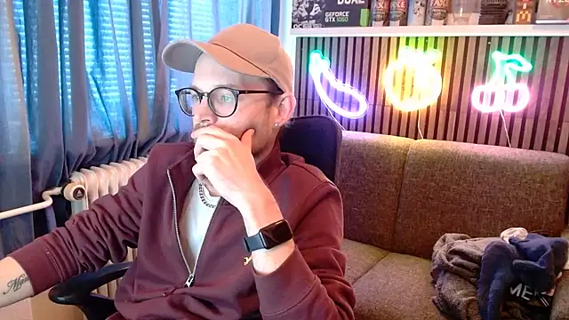 YourNaughtyLukas Webcam Show