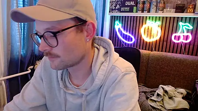 YourNaughtyLukas webcam show