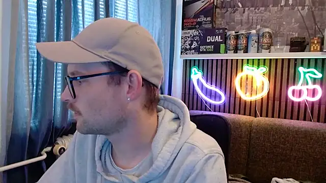YourNaughtyLukas Webcamshow