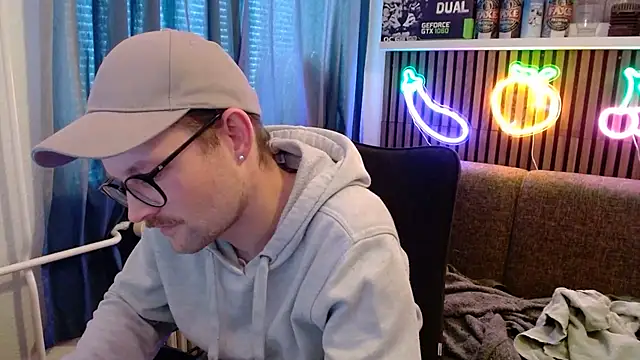 YourNaughtyLukas Webcamshow