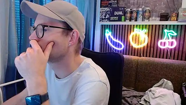 YourNaughtyLukas Webcamshow