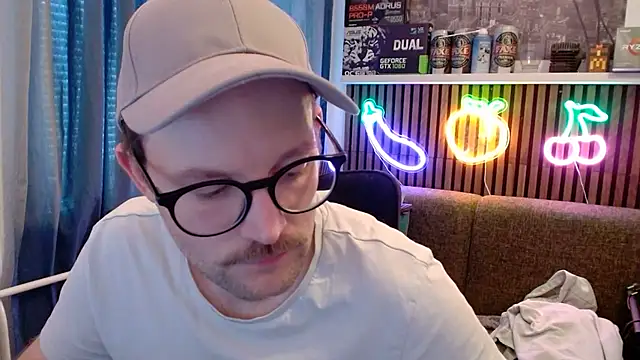 YourNaughtyLukas Webcamshow