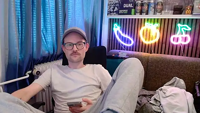 YourNaughtyLukas – webcam-show