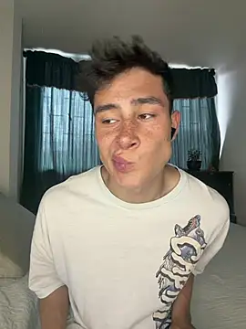 AustinJones_ Show in webcam
