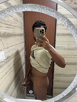 yheeboi: διαδικτυακό σόου στην κάμερα