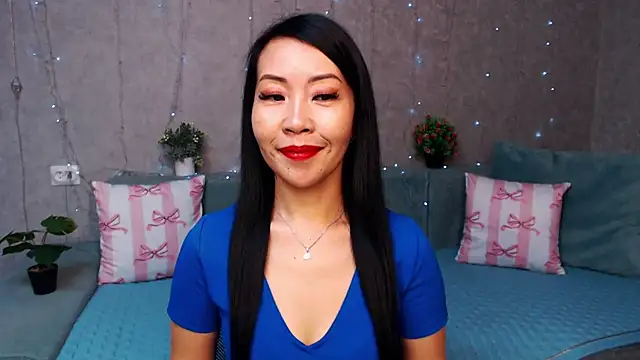 LiaPak's Live XXX Chat