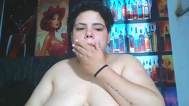 Hailey_Curvy Show in webcam