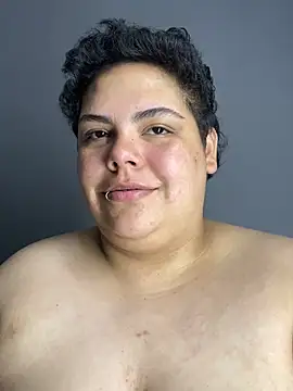 Hailey_Curvy Show in webcam