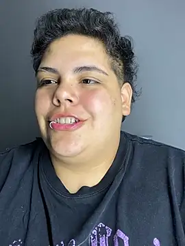 Hailey_Curvy Adlı Modelin Canlı Sohbet Odası