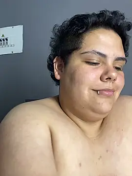 Pokazy przed kamerką – Hailey_Curvy