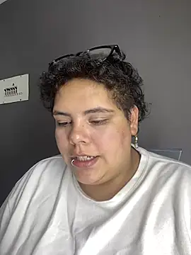 Hailey_Curvy: διαδικτυακό σόου στην κάμερα