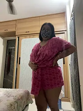 Hornyswati লাইভ XXX চ্যাট
