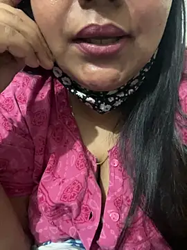 Hornyswati লাইভ XXX চ্যাট