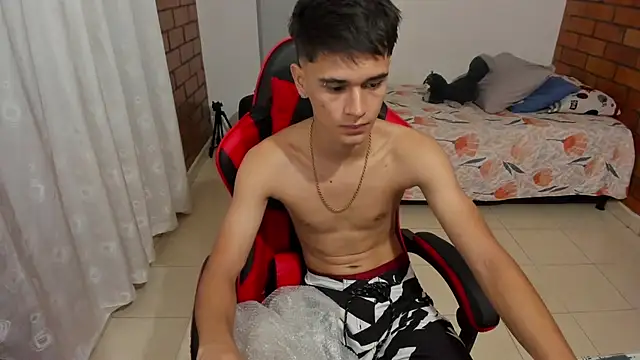 Aron_Boyy Webcam Show