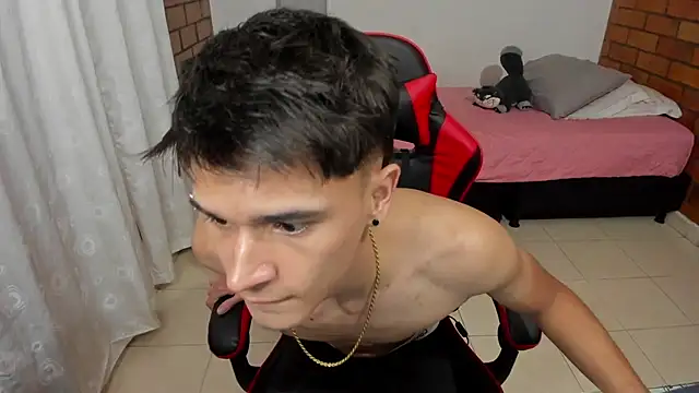 Aron_Boyy Pertunjukan Webcam