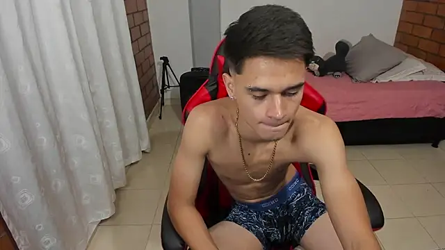 Aron_Boyy Show Webcam