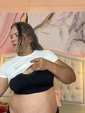 Lucy_Milf_474 网络视讯表演