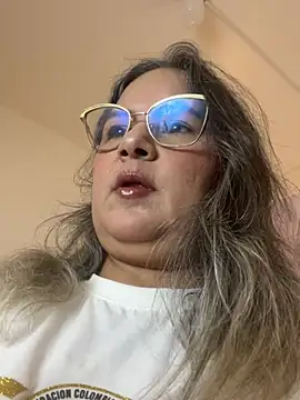 Lucy_Milf_474: διαδικτυακό σόου στην κάμερα