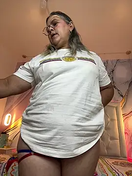 Lucy_Milf_474: διαδικτυακό σόου στην κάμερα