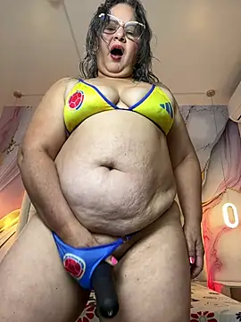 Lucy_Milf_474 Show in webcam