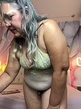 Show de Lucy_Milf_474 na webcam