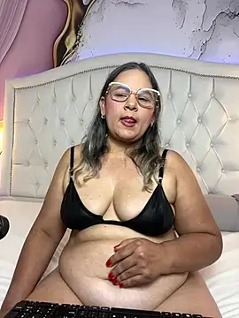 Lucy_Milf_474's Webcam Show