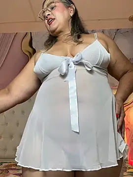 Show de Lucy_Milf_474 na webcam